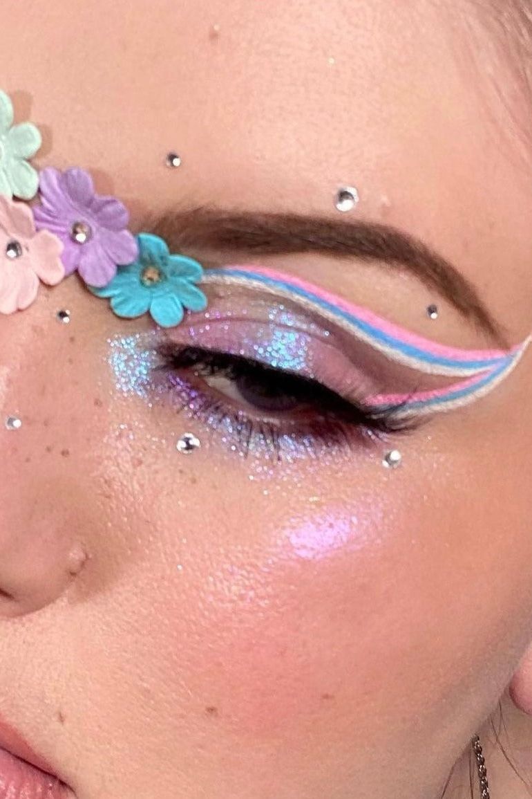 sparkly eyeshadow with graphic eyeliner