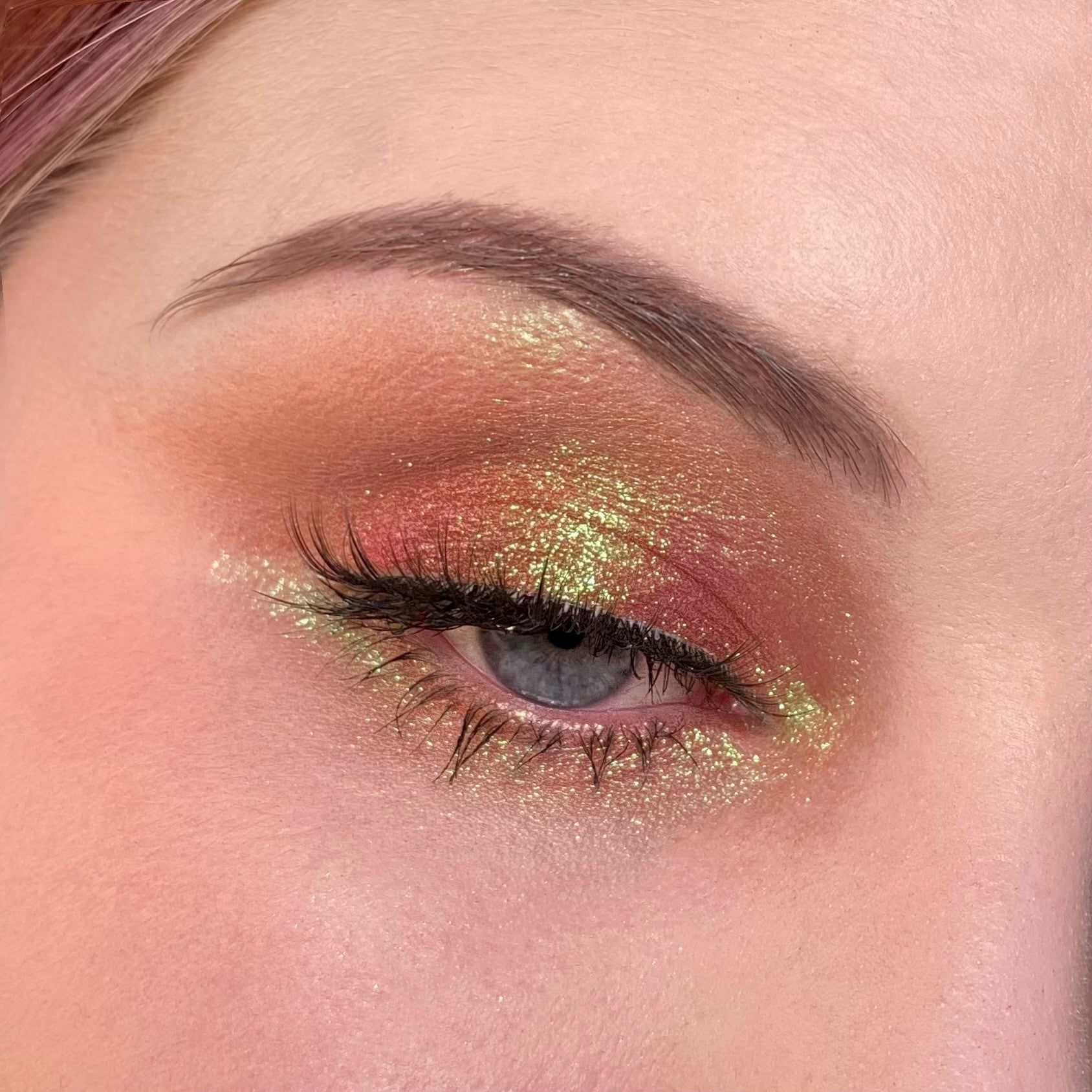 How to Best Wear Loose Eyeshadow Pigments