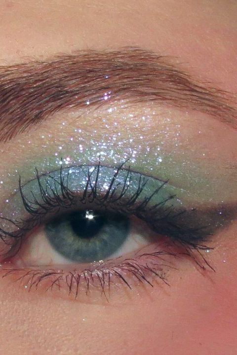 blue eyeshadow duochrome