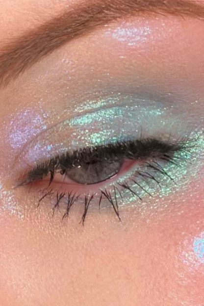 blue wet duochrome eyeshadow look