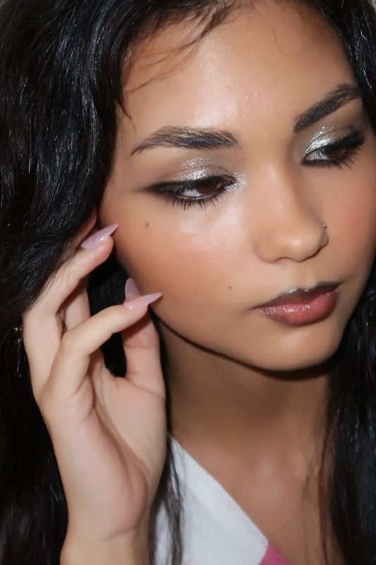 silver eyeshadow look on latina